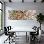 Junges Frauen Portrait Mit Blumen Hintergrund Und Gruenen Augen