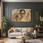 Stylisierte Portraet Einer Person Mit Kamera Blumen Und Freunden