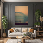 Bruecke Person Am Wasser Neblige Atmosphaere