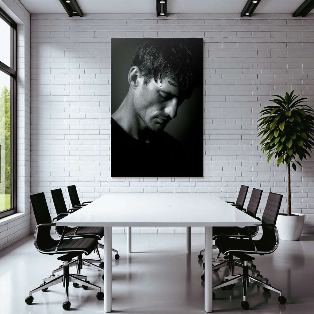 Nachdenklicher Portraet Eines Mannes Bw
