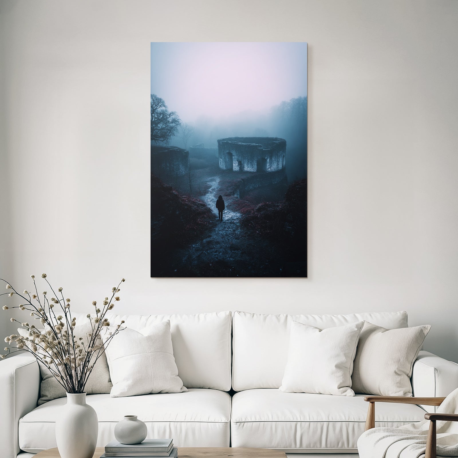 Nebelhafte Landschaft Mit Alten Ruinen Und Einsamer Figur