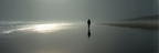 Einsame Figur Am Strand Im Nebel | Fotografie | Kunstgattungen