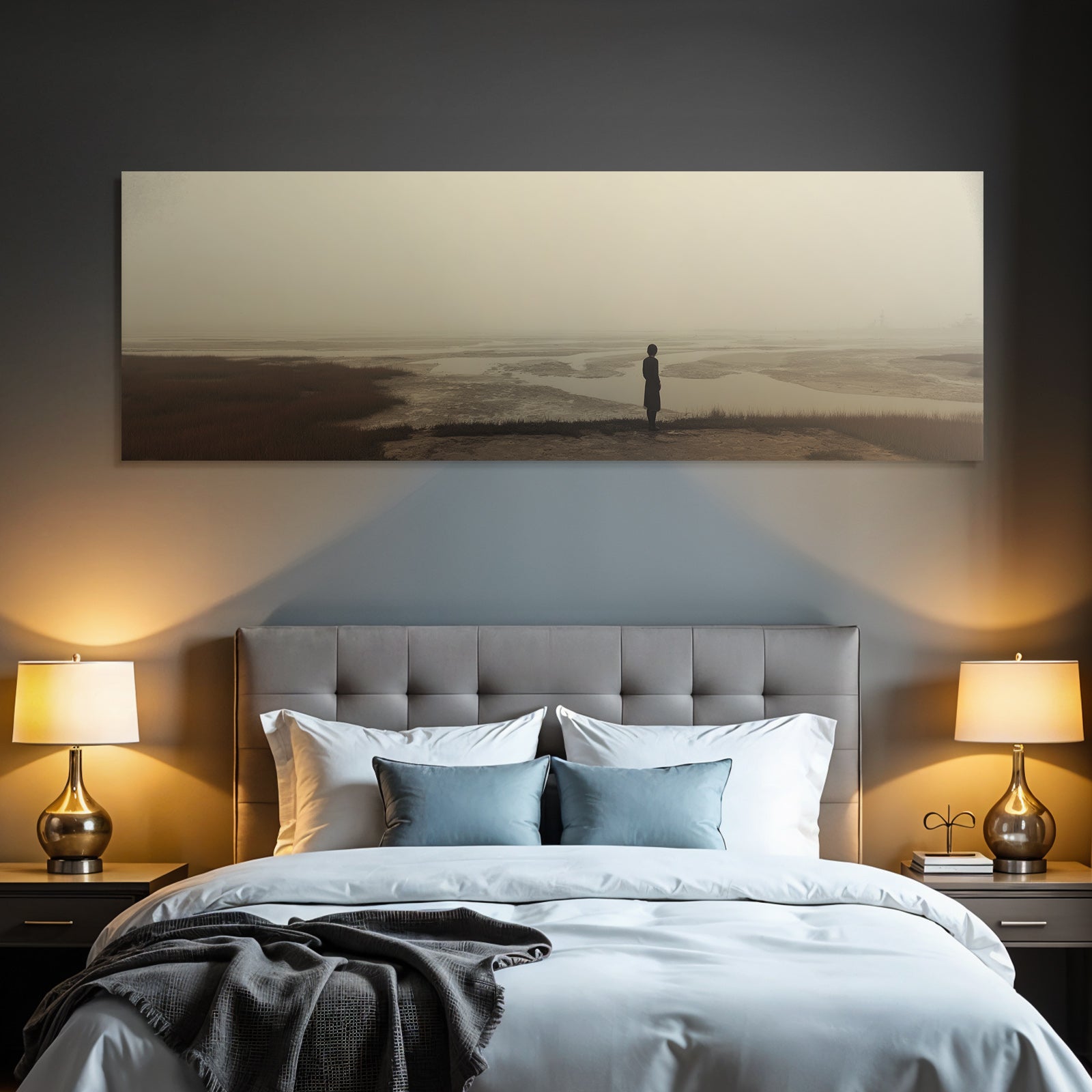 Einsame Figur Im Nebel Am Meeressaum