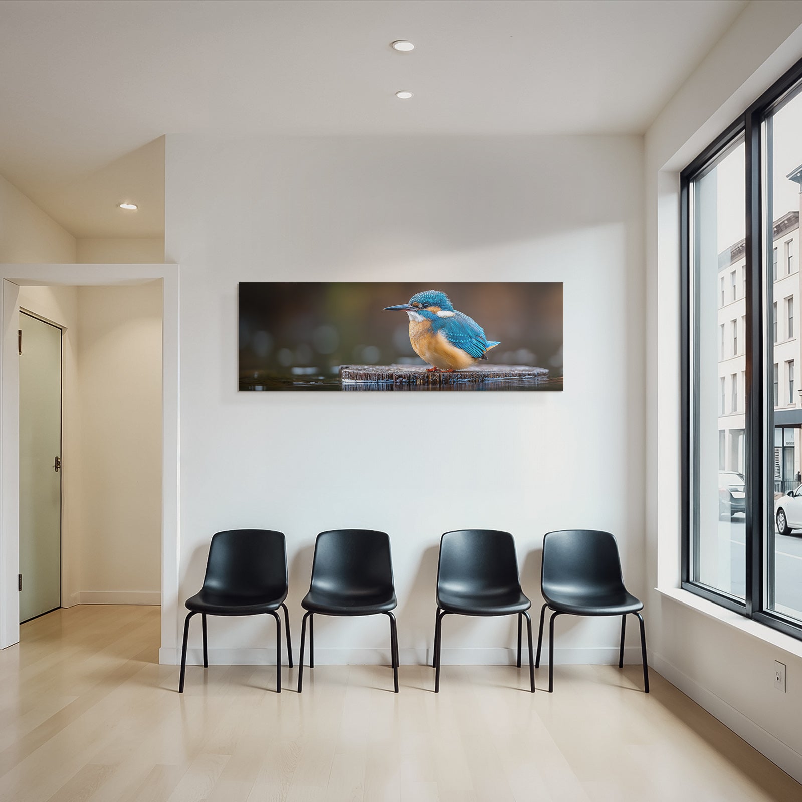 Kingfisher Auf Holzstamm Umgeben Von Waßer Lebendige Farben Unscharfer Hintergrund