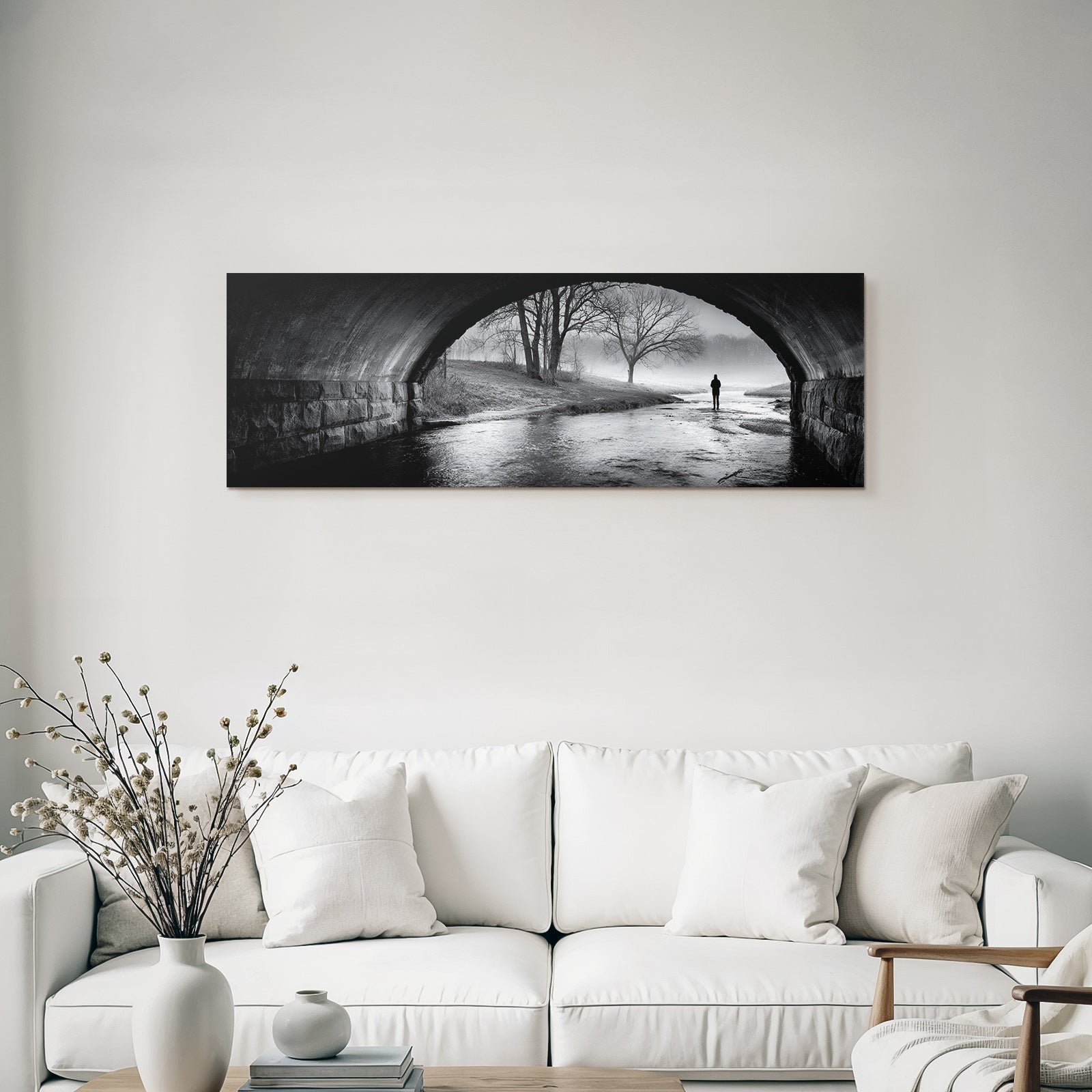 Minimalistische Szene Person Unter Brücke Neblige Landschaft