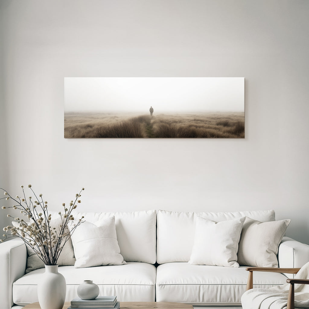 Nebelige Landschaft Person Im Hohen Gras