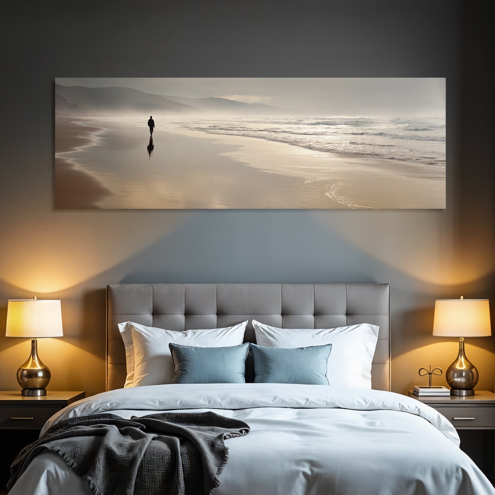 Person Am Strand Mit Wellen Und Nebel