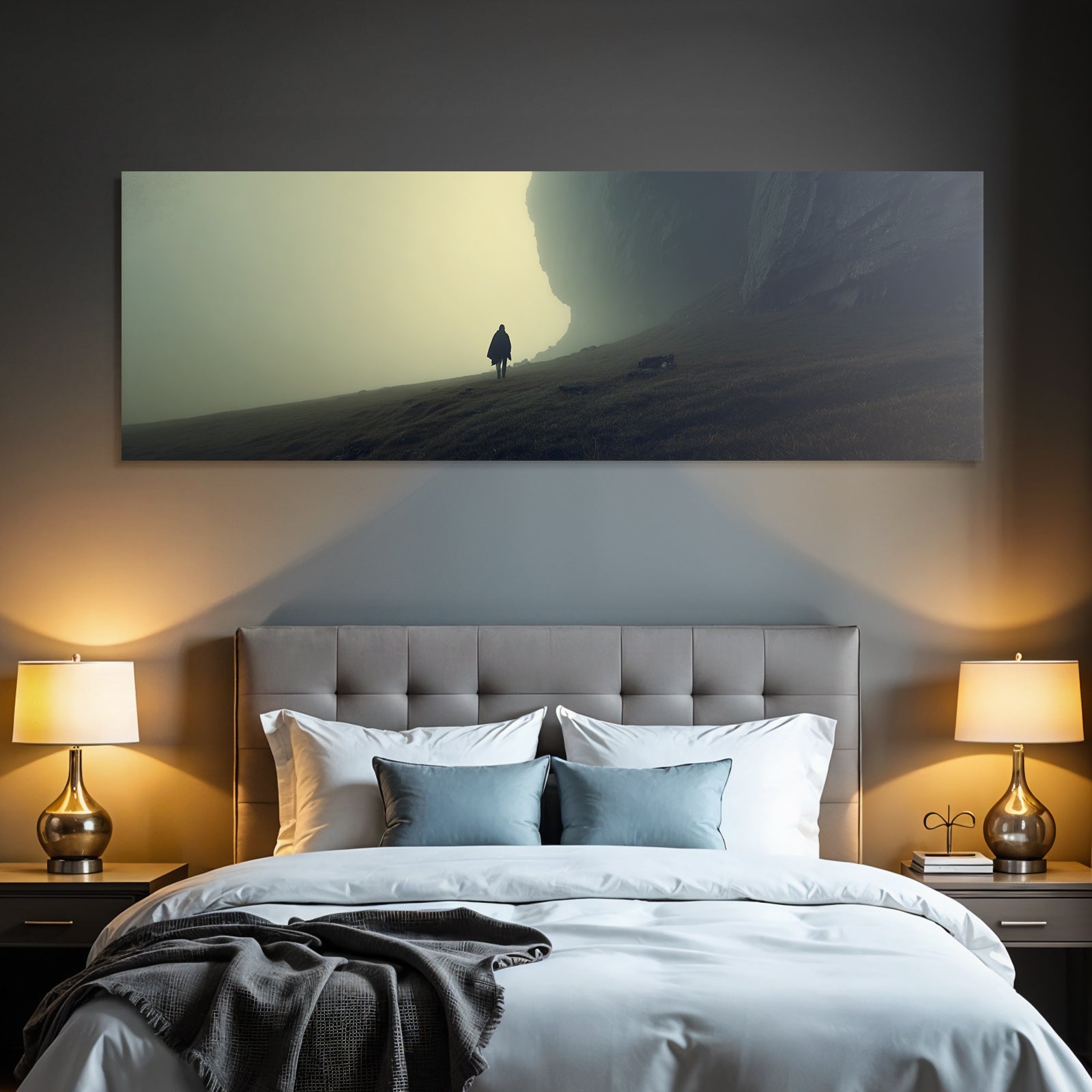 Person Geht Durch Neblige Landschaft Dramatische Klippe