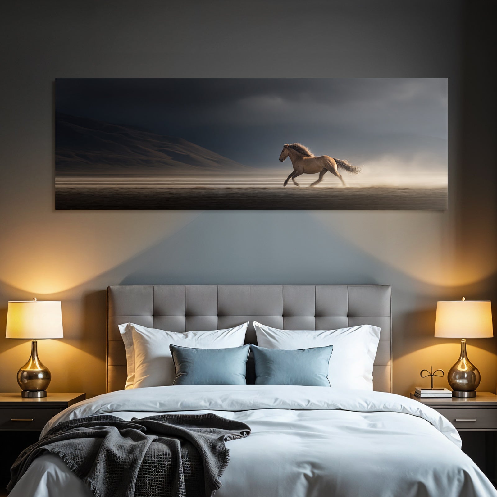 Pferd Im Laufueber Landschaft Unter Bewoelktlichem Himmel