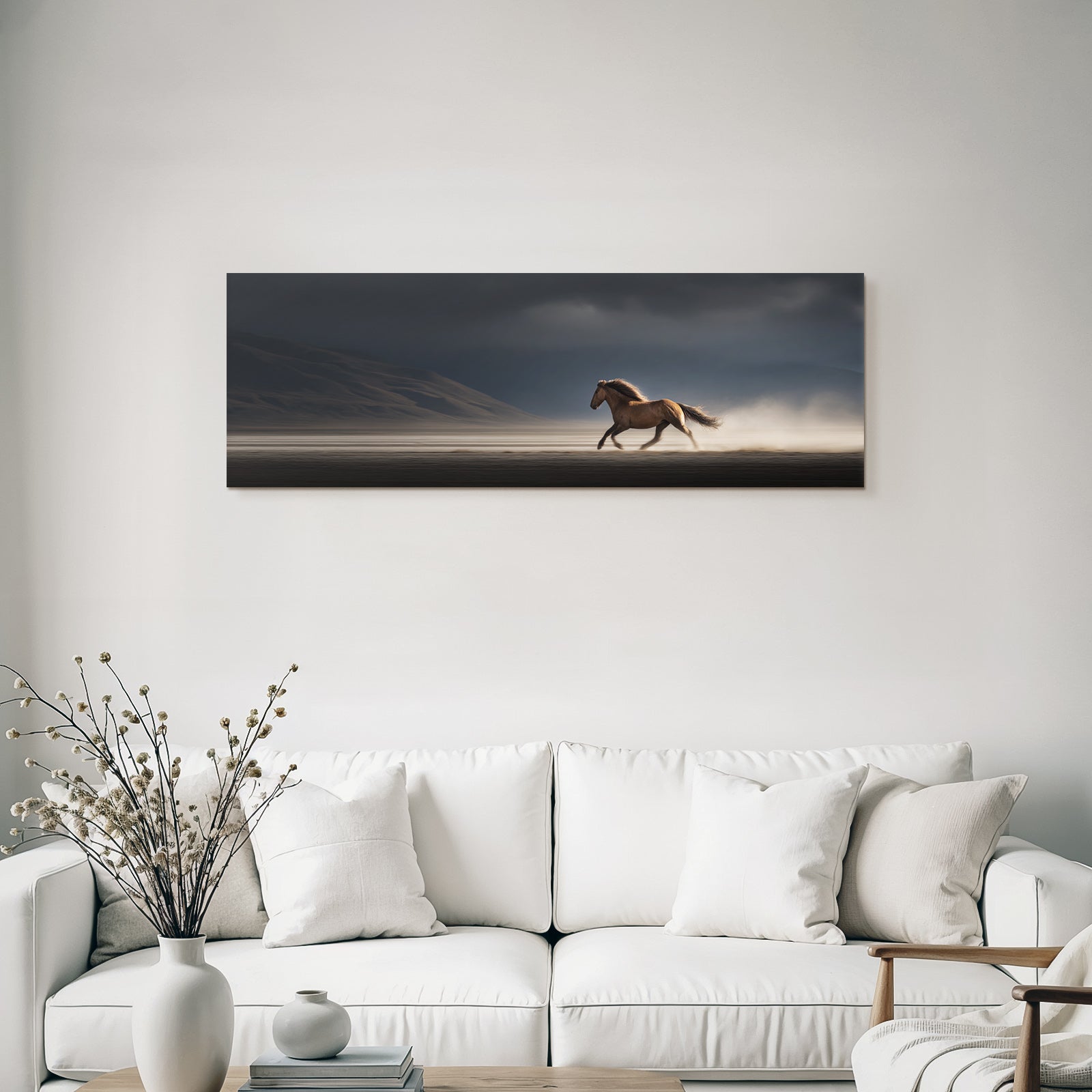 Pferd Im Laufueber Landschaft Unter Bewoelktlichem Himmel