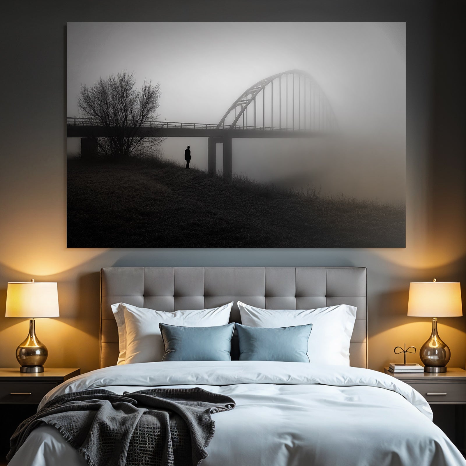 Figur An Brücke Umgeben Von Nebel