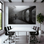 Mistige Bridge Spiegelung Ruhige Landscape