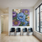 Bunte Blumenanordnung In Blau Lila Und Weiß Mit Grünen Blattern Und Goldenen Akzenten