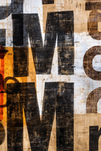 Abstraktes Design Mit Fetten Buchstaben Auf Texturiertem Hintergrund | Typografische Kunst | Kunstgattungen