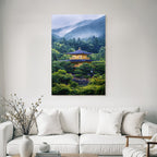 Malerische Landschaft Mit Goldener Pagode Im Morgennebel
