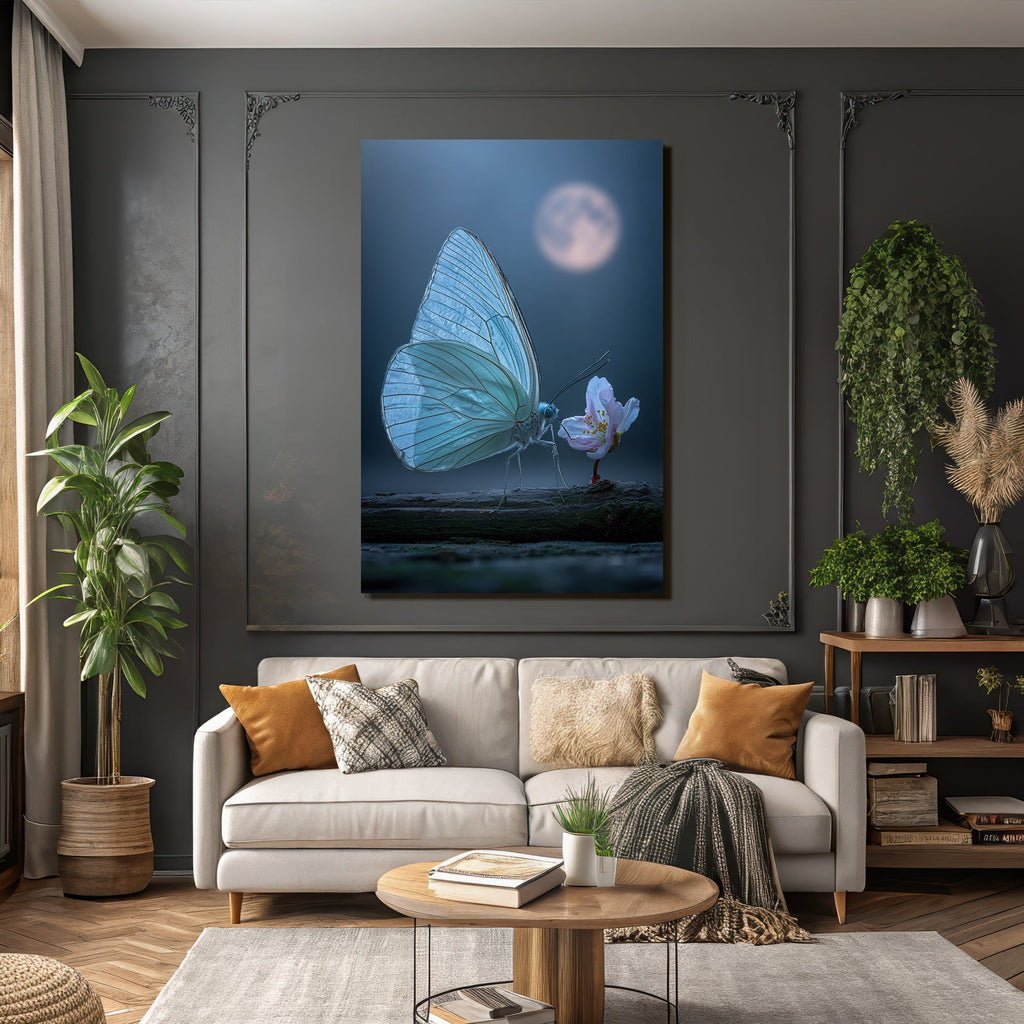 Schmetterling Nahe Blume Im Mondlicht