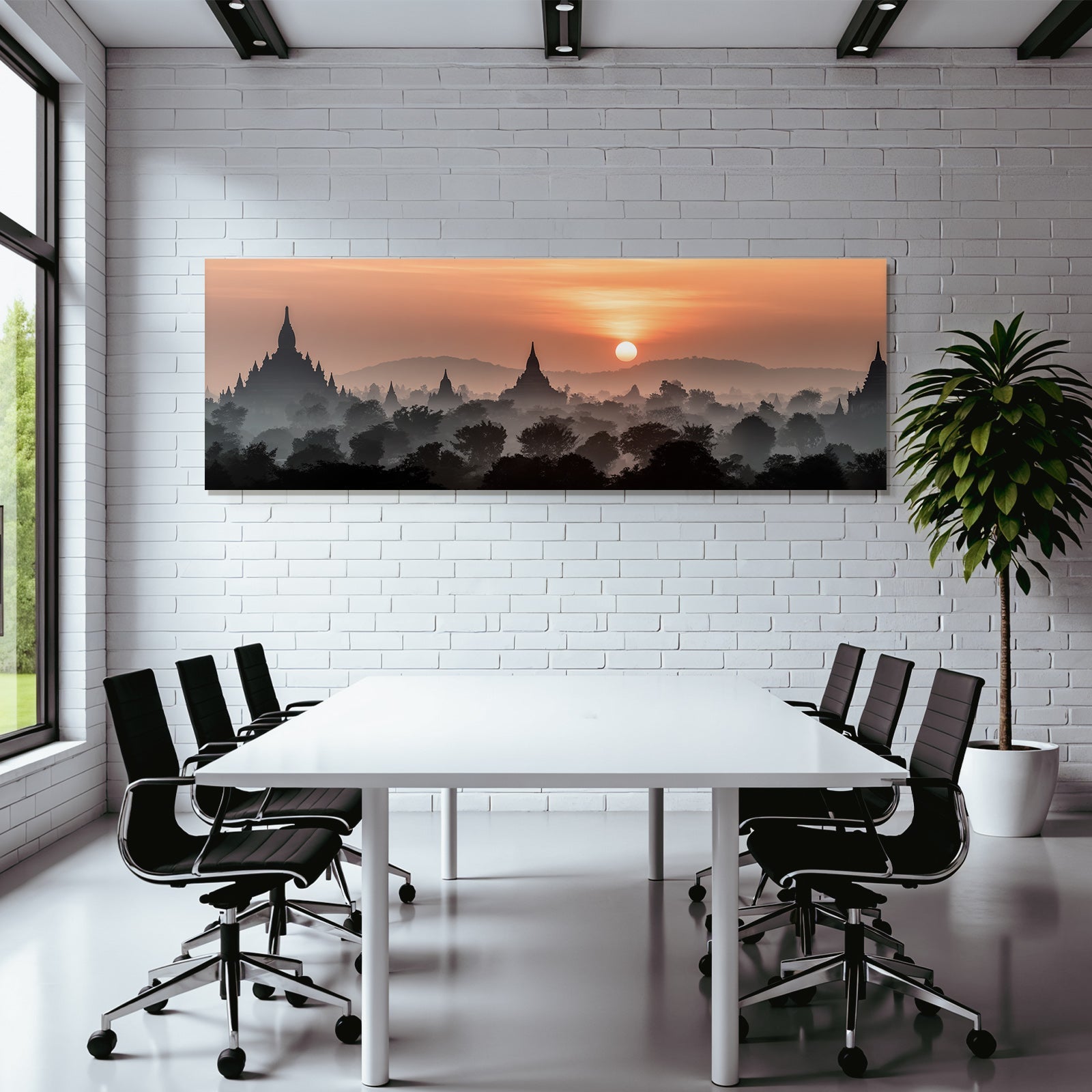Sonnenaufgang Über Nebliger Pagodenlandschaft In Bagan