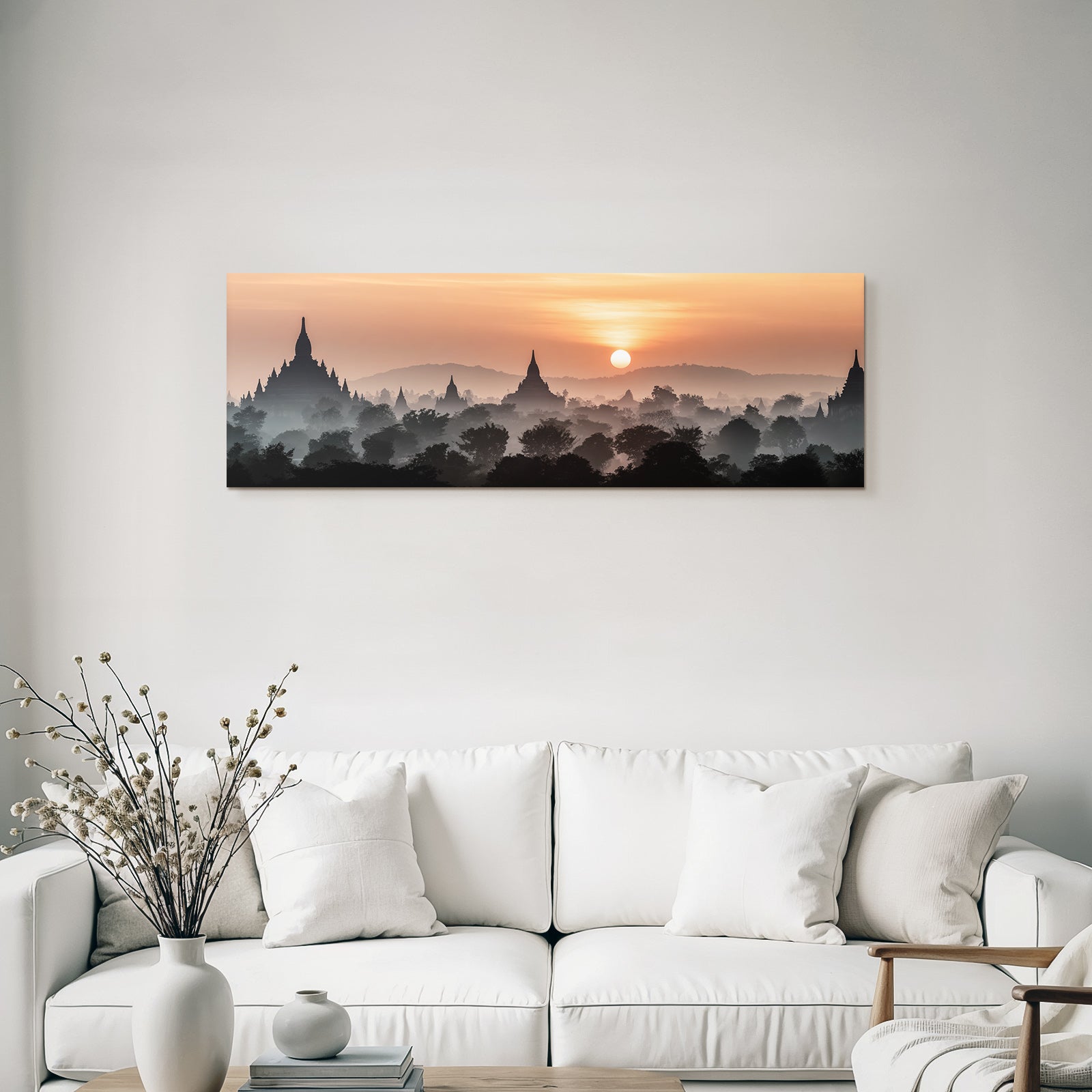 Sonnenaufgang Über Nebliger Pagodenlandschaft In Bagan