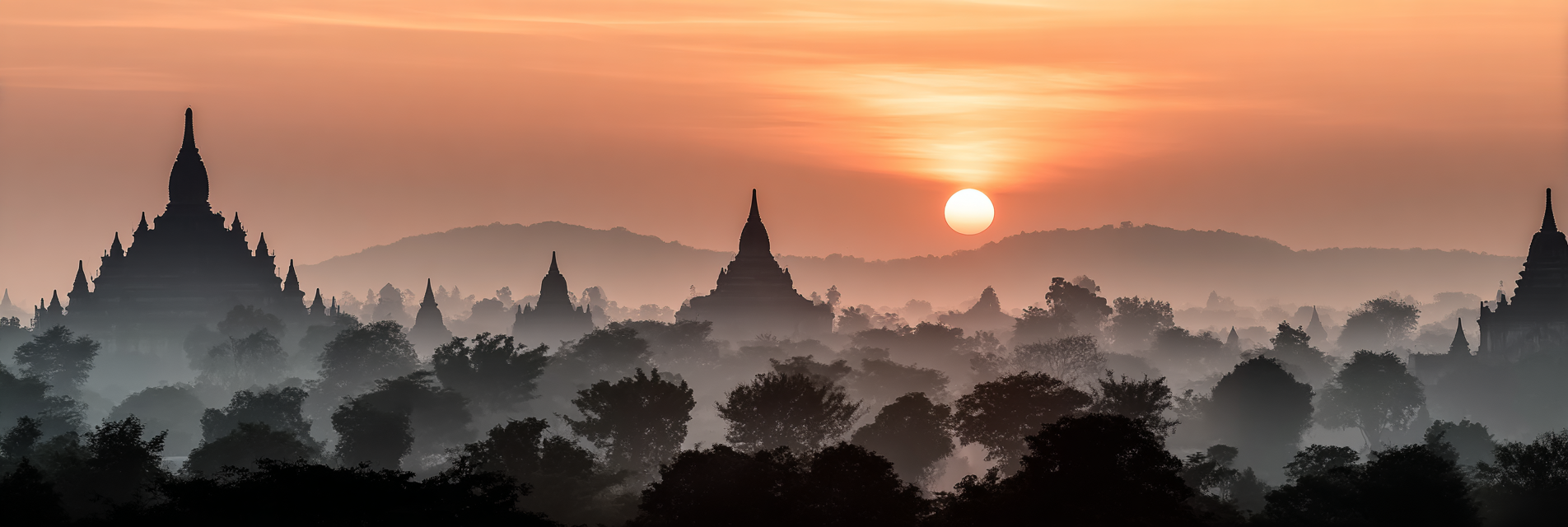 Sonnenaufgang Über Nebliger Pagodenlandschaft In Bagan | Asien | Laender und Reisen