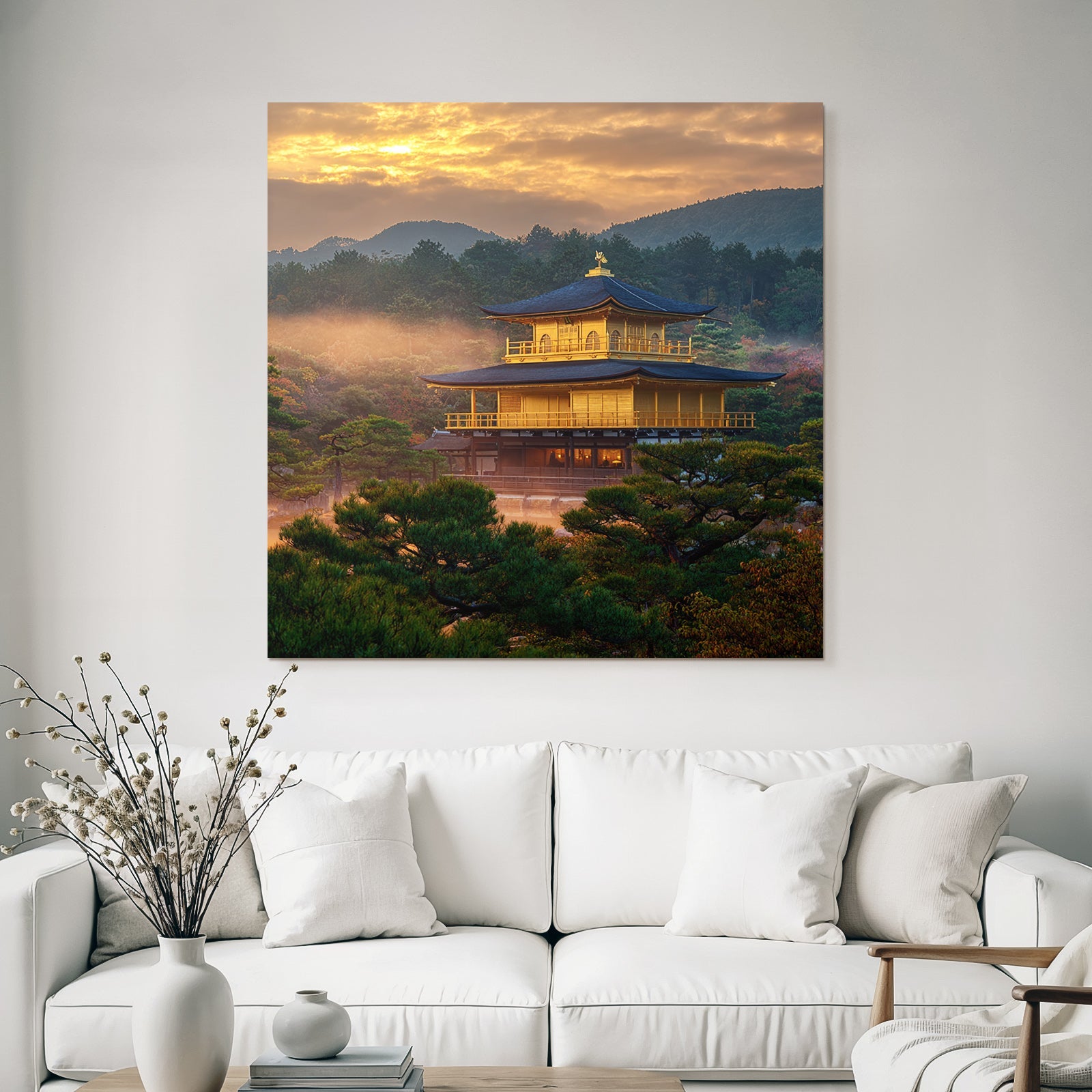 Goldener Pavillon Bei Sonnenuntergang In Japanischer Landschaft