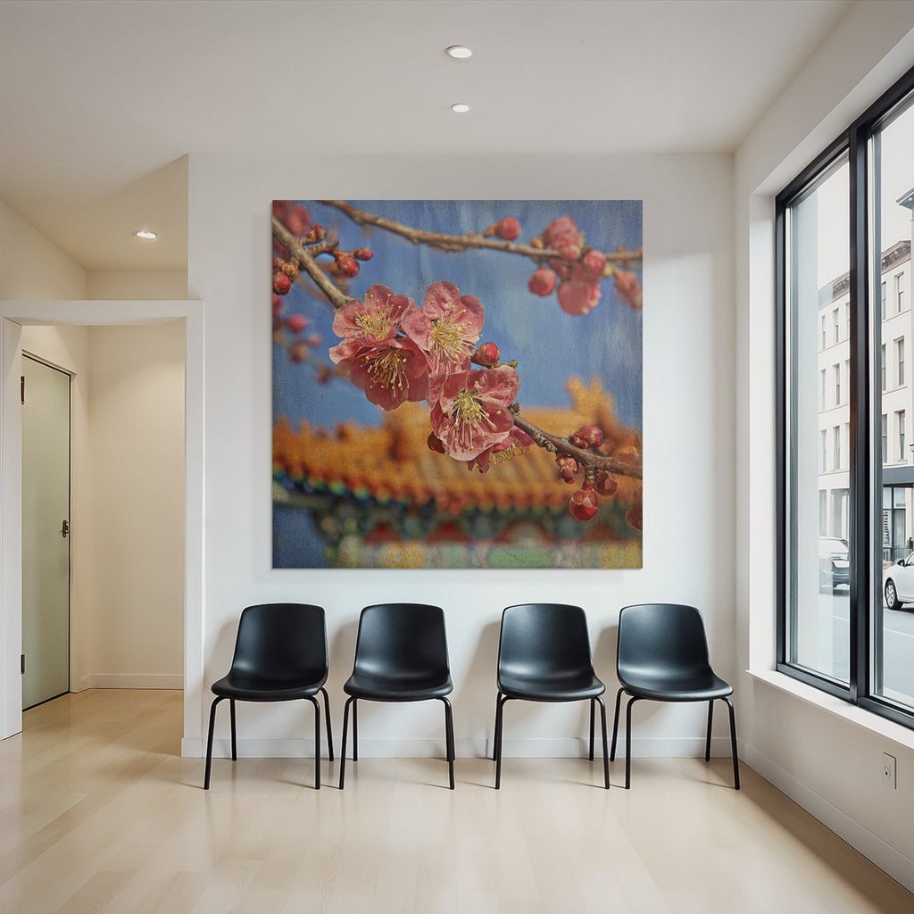 Nahaufnahme Von Rosa Blüten Und Knospen Am Ast Vor Verschwommener Architektur