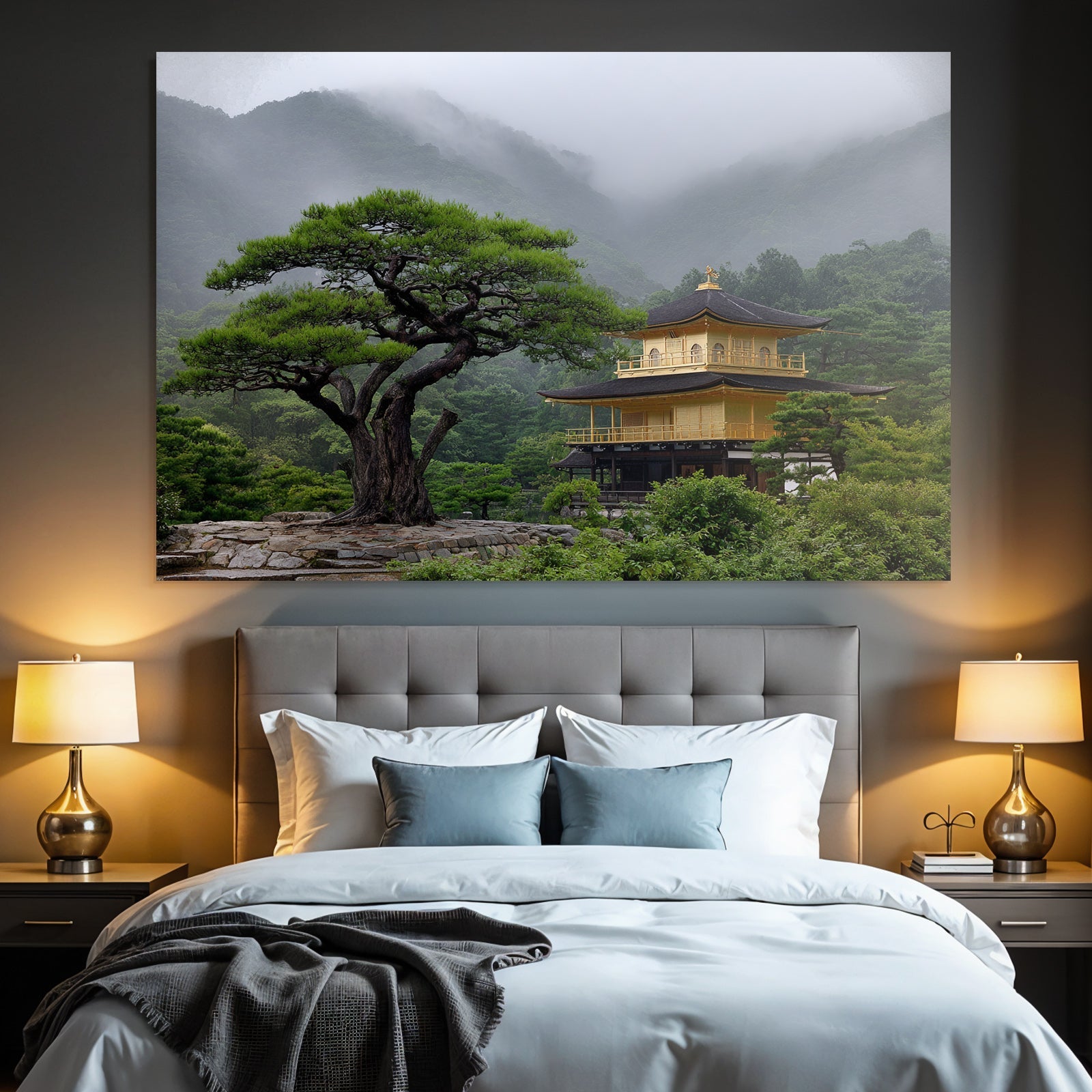 Goldener Tempel In Nebeliger Berglandschaft Mit Einem Baum
