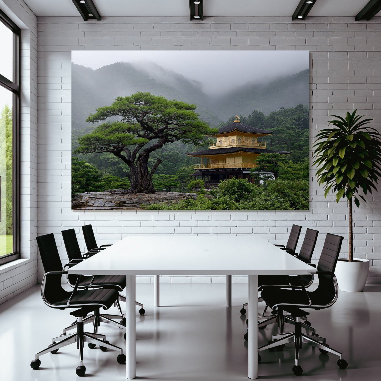 Goldener Tempel In Nebeliger Berglandschaft Mit Einem Baum