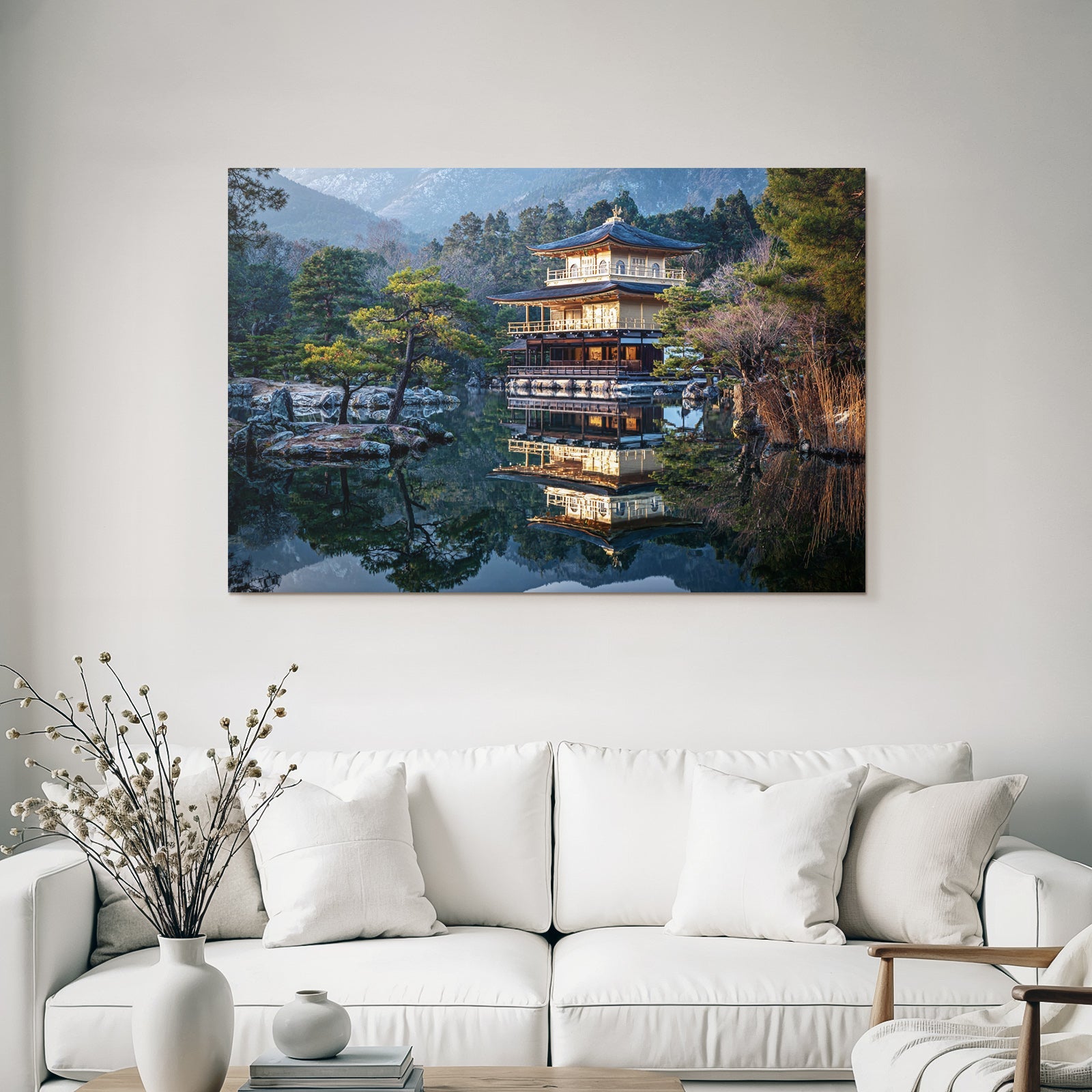 Japanischer Tempel Am Wasser Mit Reflexion Und Ruhiger Landschaft