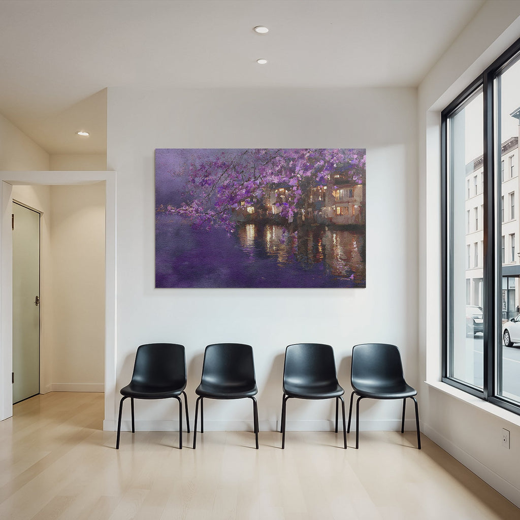 Landschaft Mit Seespiegelung Und Violetten Blüten