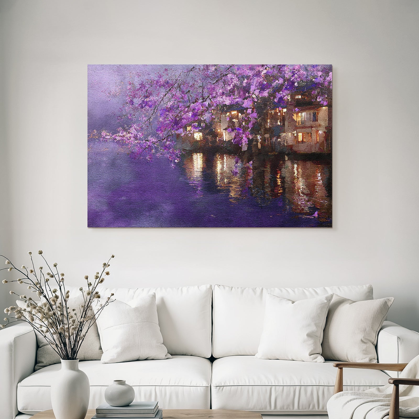Landschaft Mit Seespiegelung Und Violetten Blüten