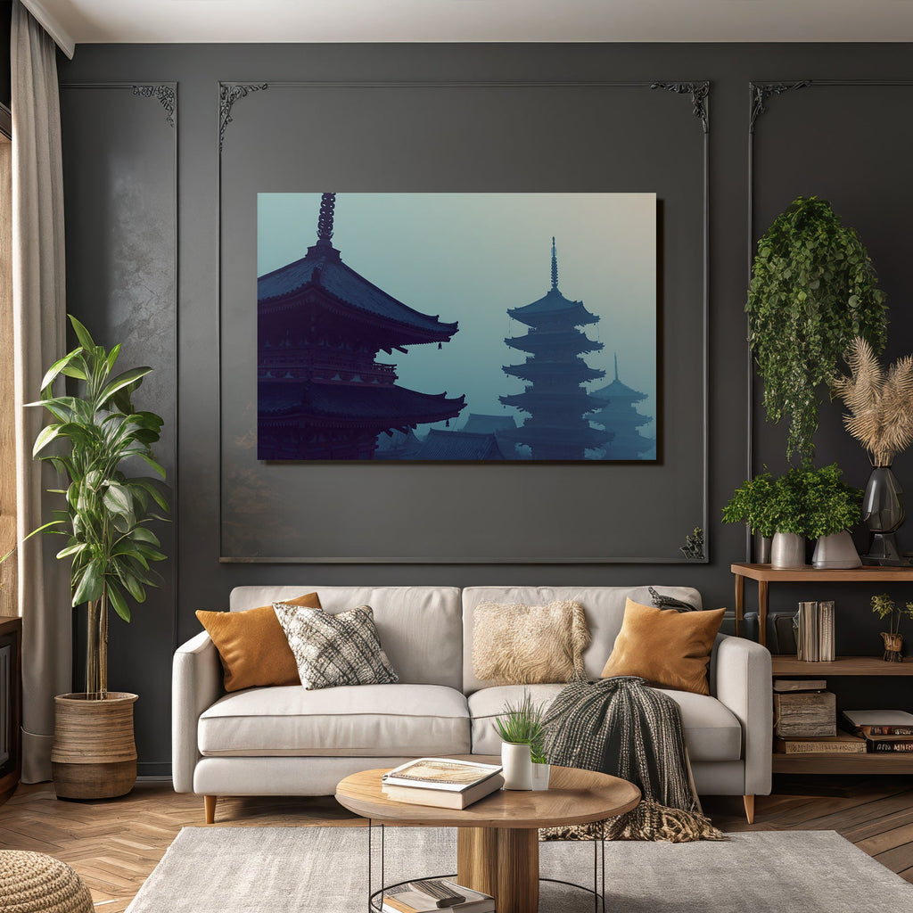 Nebelige Pagodenlandschaft