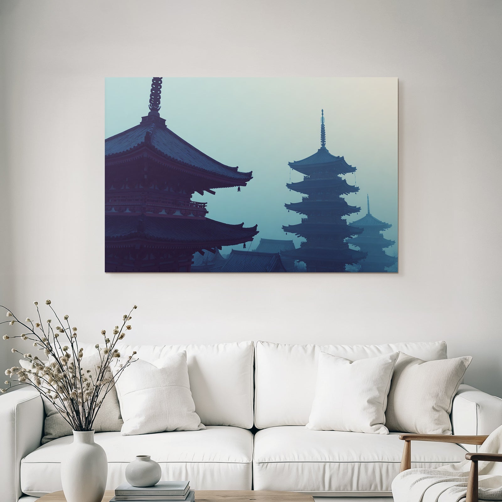 Nebelige Pagodenlandschaft