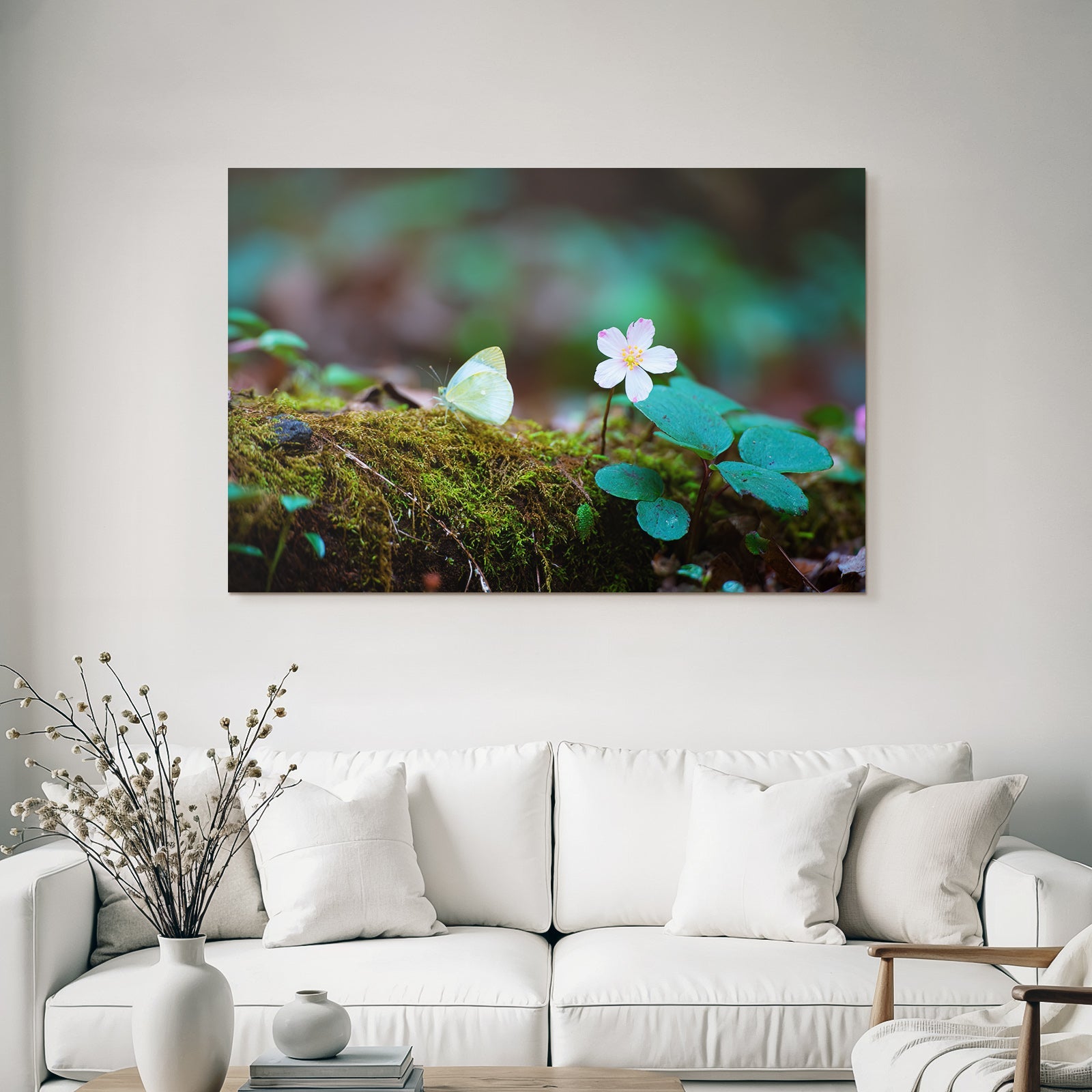 Sanfter Schmetterling Auf Moos Mit Zarter Rosa Blume