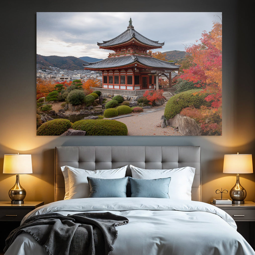 Traditionelle Japanische Pagode Im Herbstgarten Mit Bergkulisse Und Wohnviertel Im Hintergrund