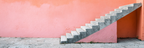 Minimalistische Betontreppe Vor Buntfarbener Wand | Europa | Laender und Reisen
