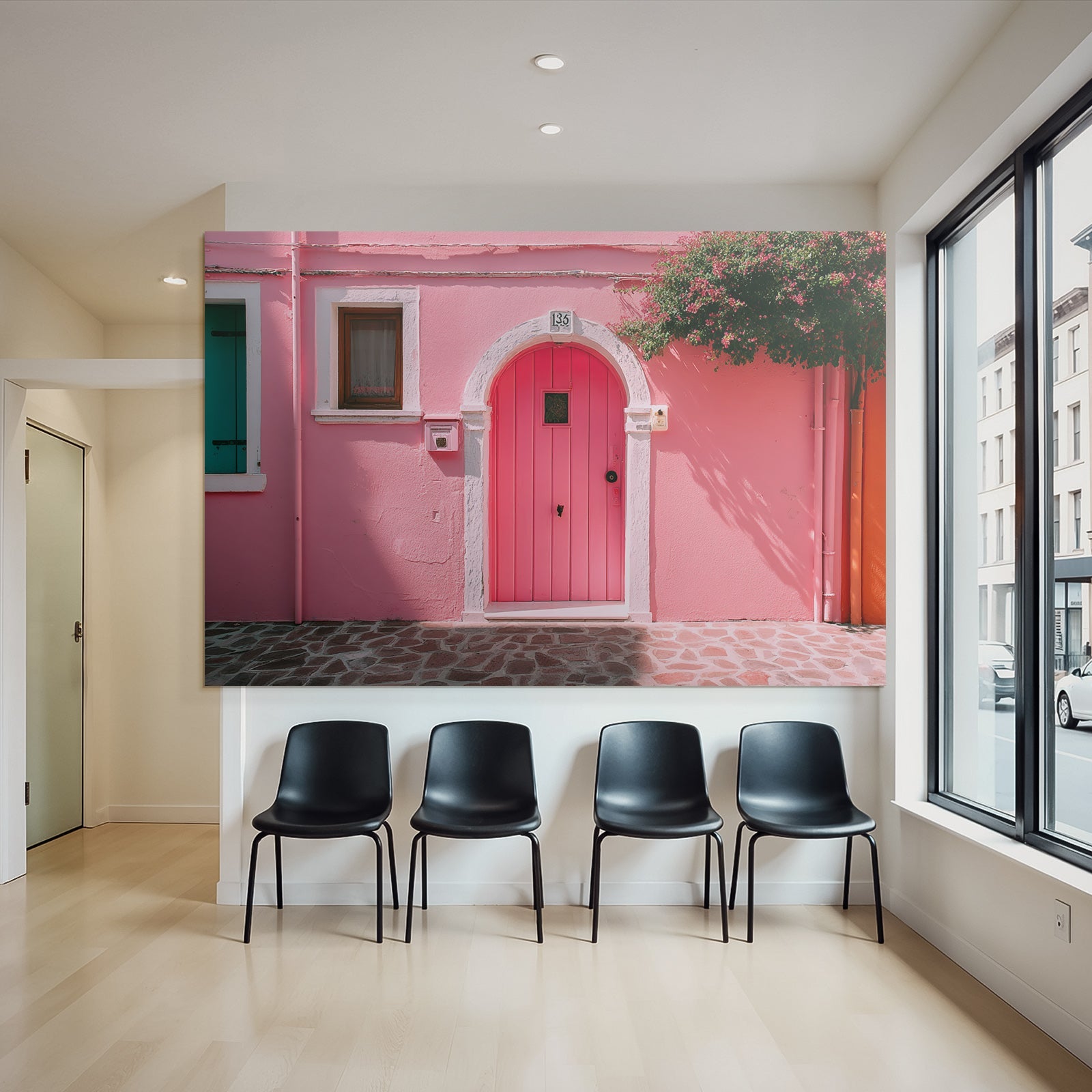 Lebendige Pinke Tür Architektur Mit Blaün Laden Oranger Wand Und Grüner Pflanze