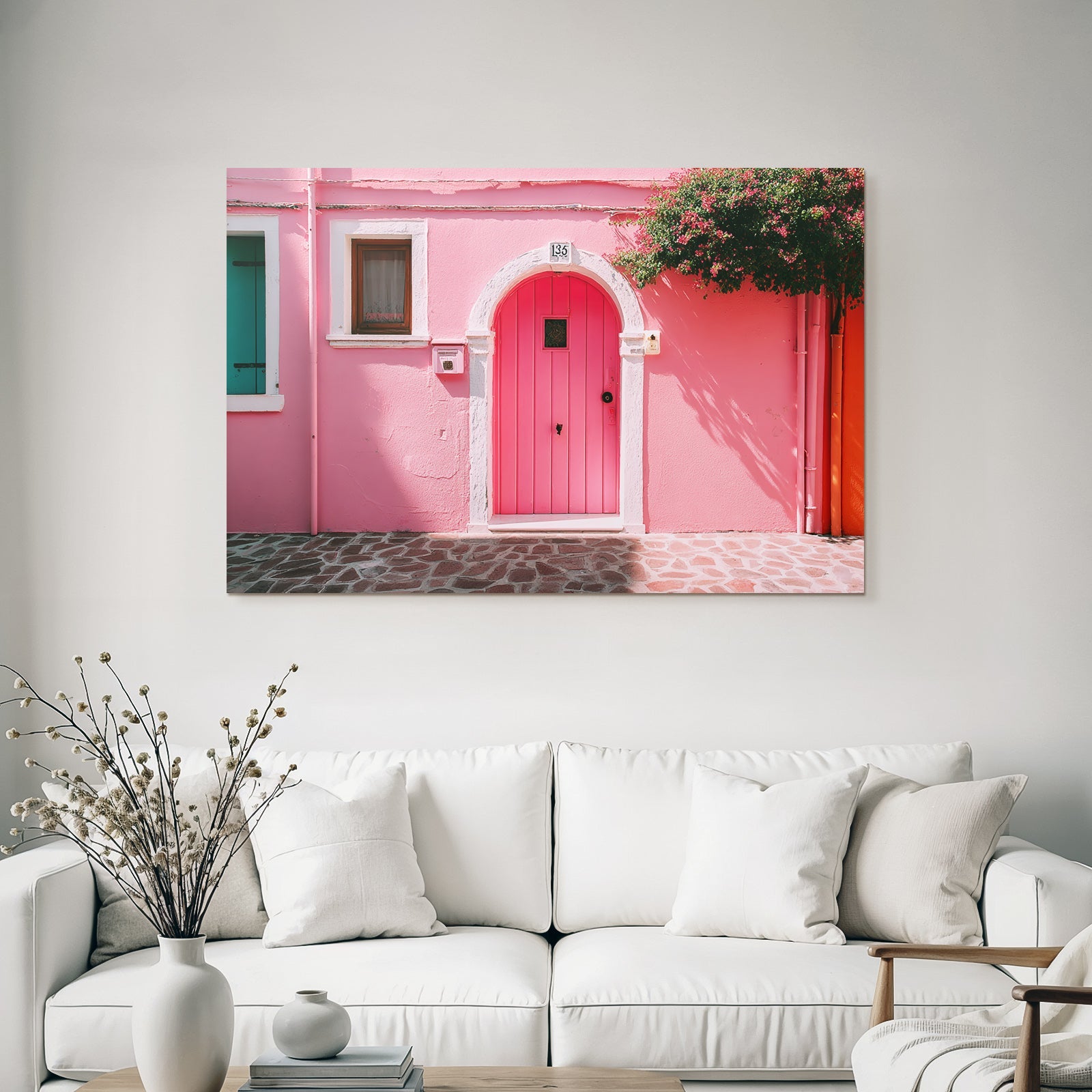 Lebendige Pinke Tür Architektur Mit Blaün Laden Oranger Wand Und Grüner Pflanze