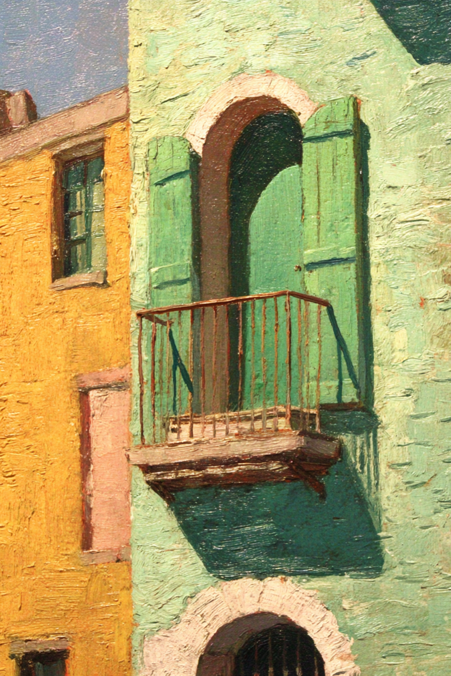 Bunte Fassade Mit Grünem Balkon Und Offenen Läden | Staedtekunst | Laender und Reisen