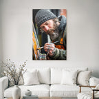 Maler Mit Bart Und Strickmütze Malt Farbenfrohe Leinwand Im Atelier