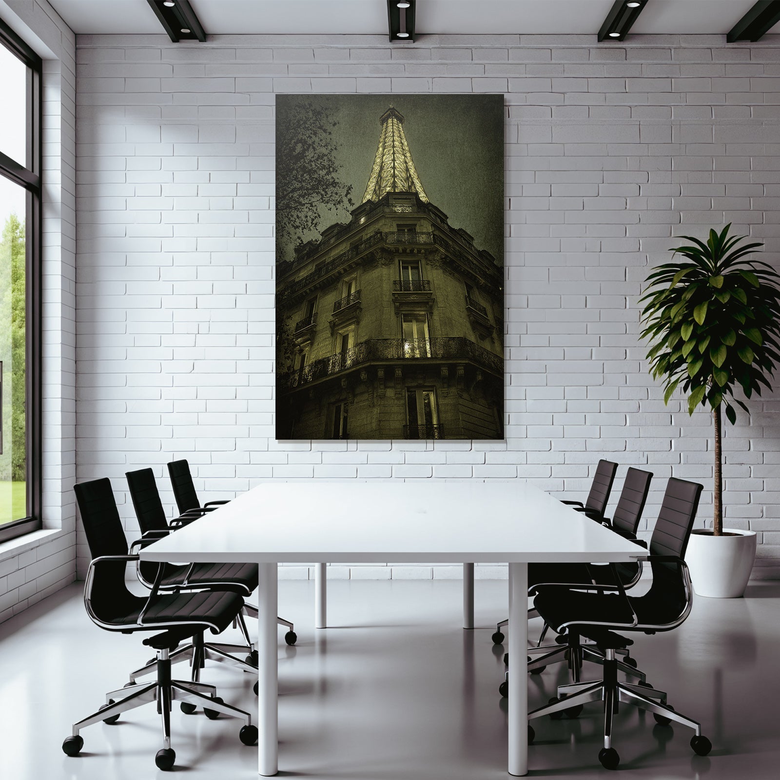Nachtsicht Eiffelturm Beleuchtet Gegen Dunklen Himmel
