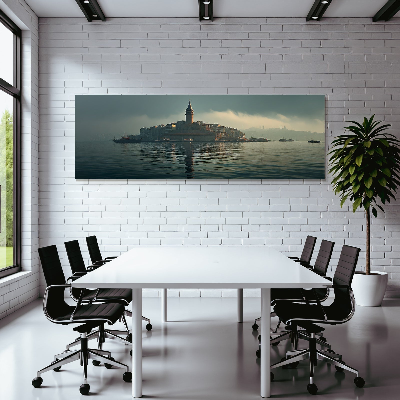 Nebliger Kustenblick Mit Historischem Turm Booten Und Reflexionen