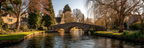 Steinbrücke Ländliche Idylle An Einem Ruhigen Fluss | Staedtekunst | Laender und Reisen