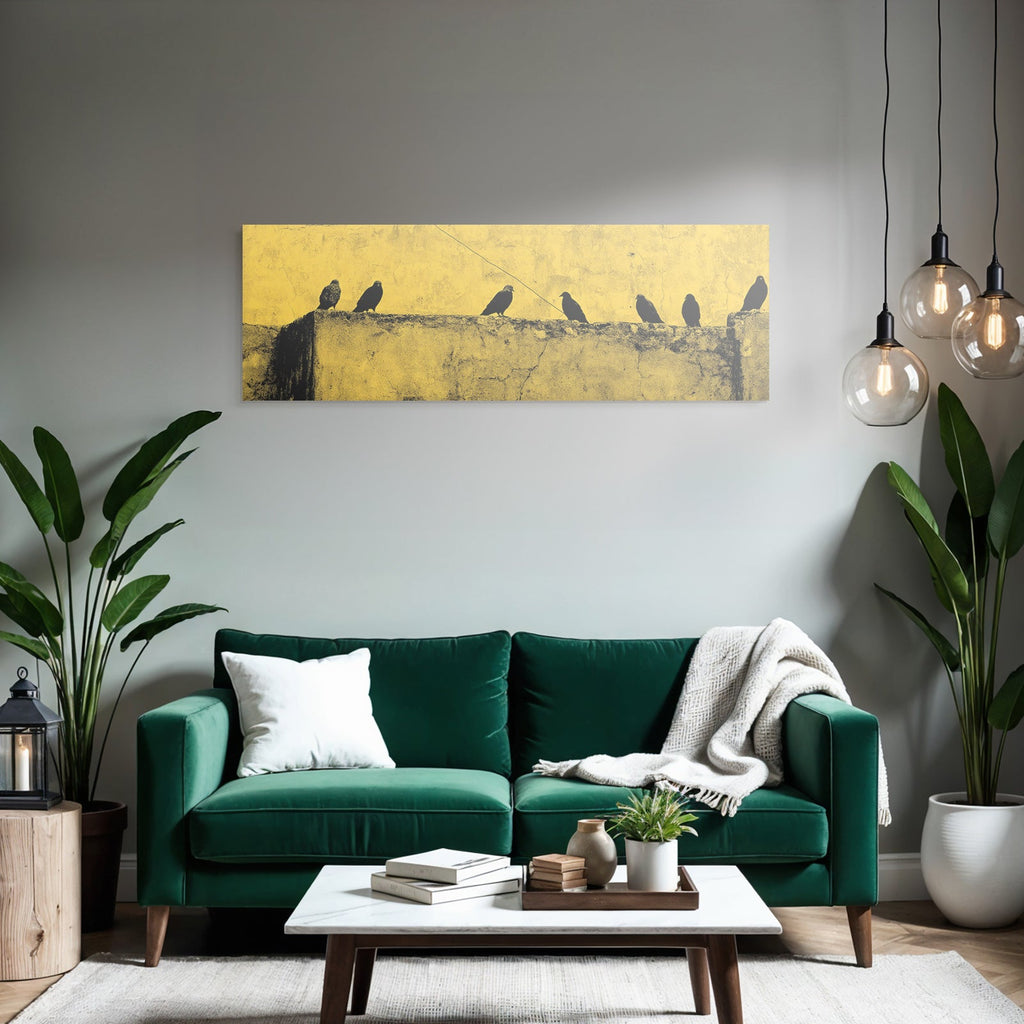 Vogelsilhoütten Auf Einer Leiste Vor Gelber Wand