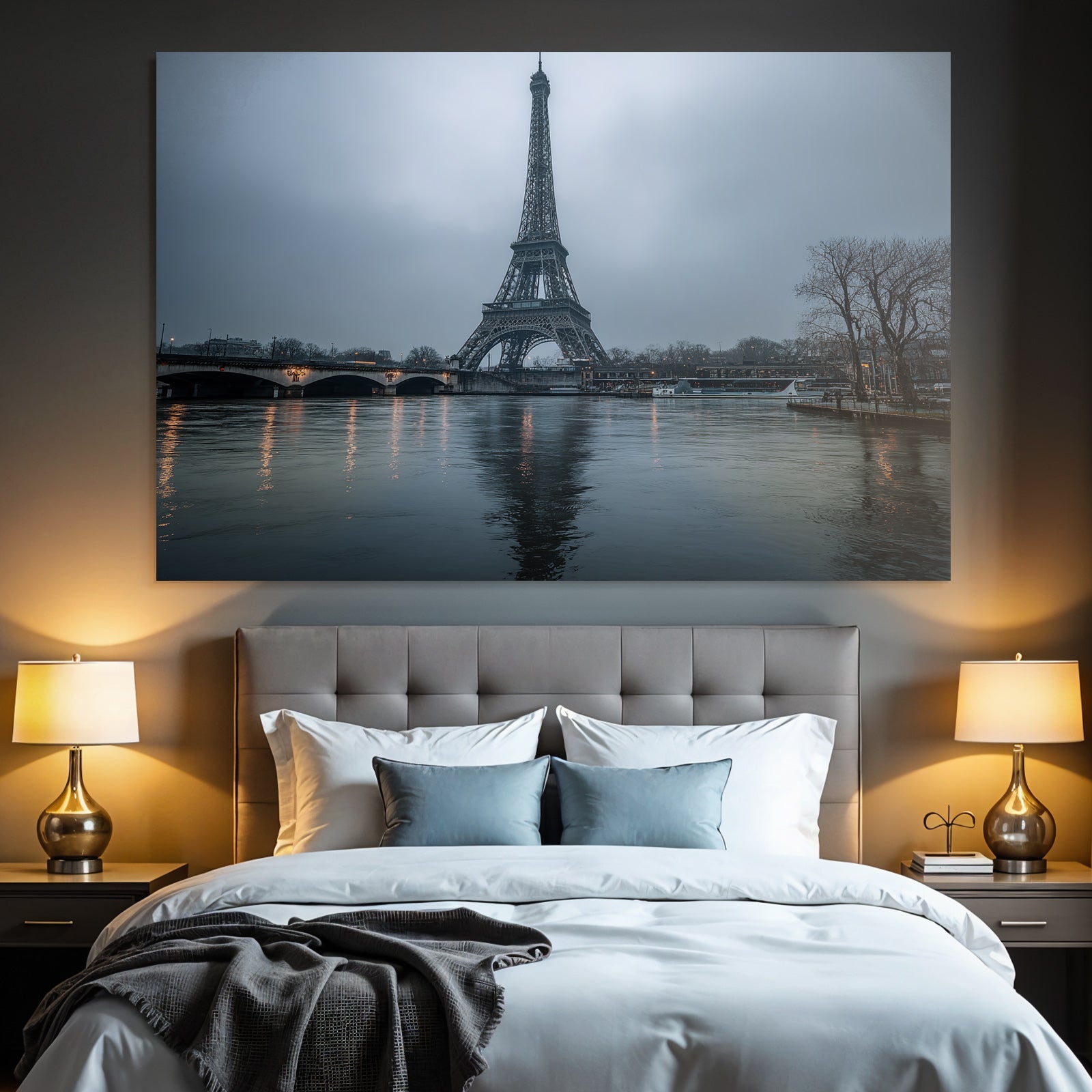 Eiffelturm Im Morgengraün Mit Reflektionen Im Wasser
