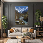Berglandschaft Mit Schneebedeckten Gipfeln Und Windendem Fluss Im Tal