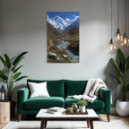 Berglandschaft Mit Schneebedeckten Gipfeln Und Windendem Fluss Im Tal