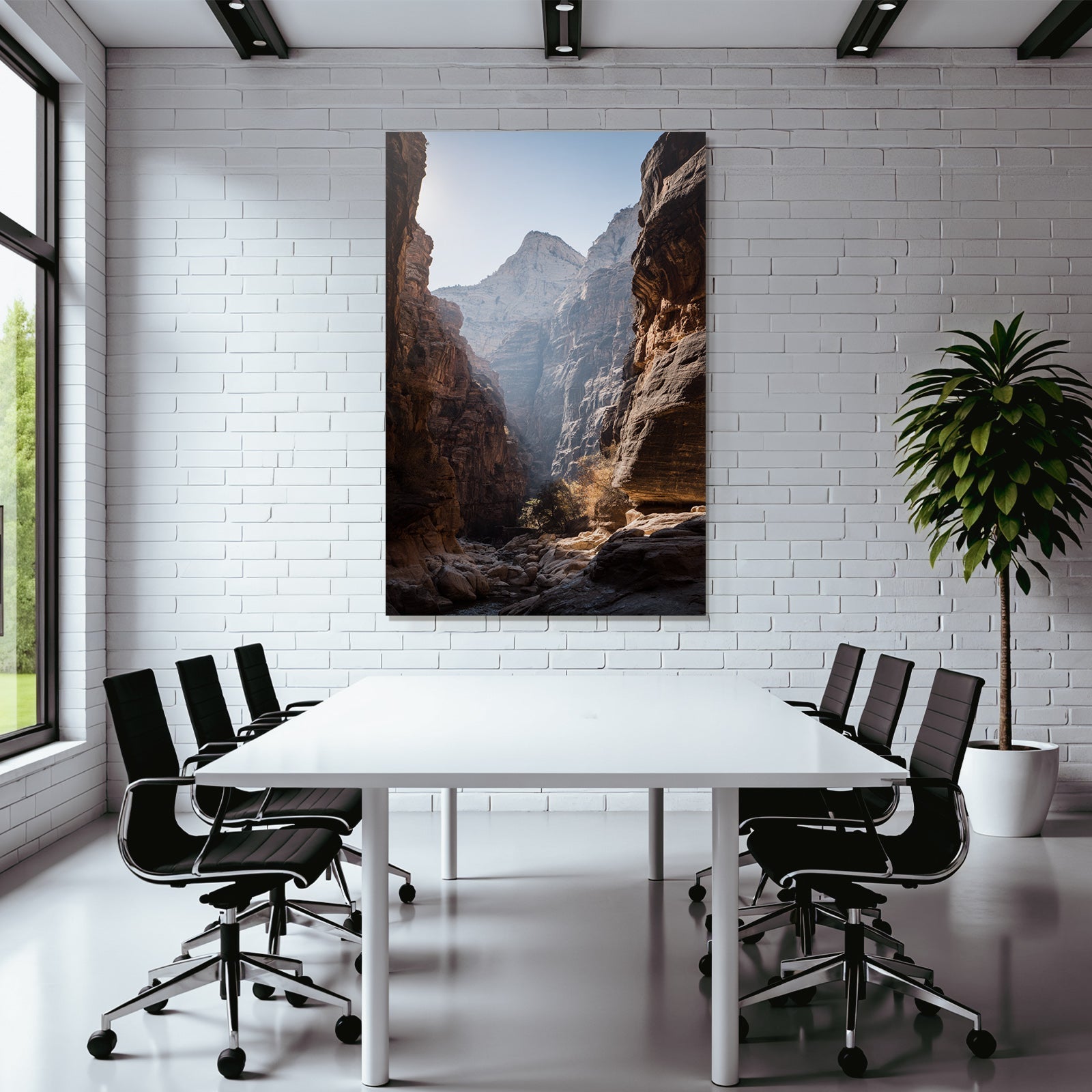 Steile Felswände In Einer Schlucht Mit Sonnenlicht