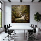 Friedlicher Nebliger Waldfluss Mit Farnen Und Felsen