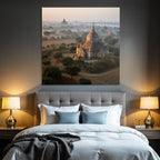 Luftaufnahme Einer Historischen Landschaft Mit Tempeln Und Pagoden In Bagan Im Morgennebel