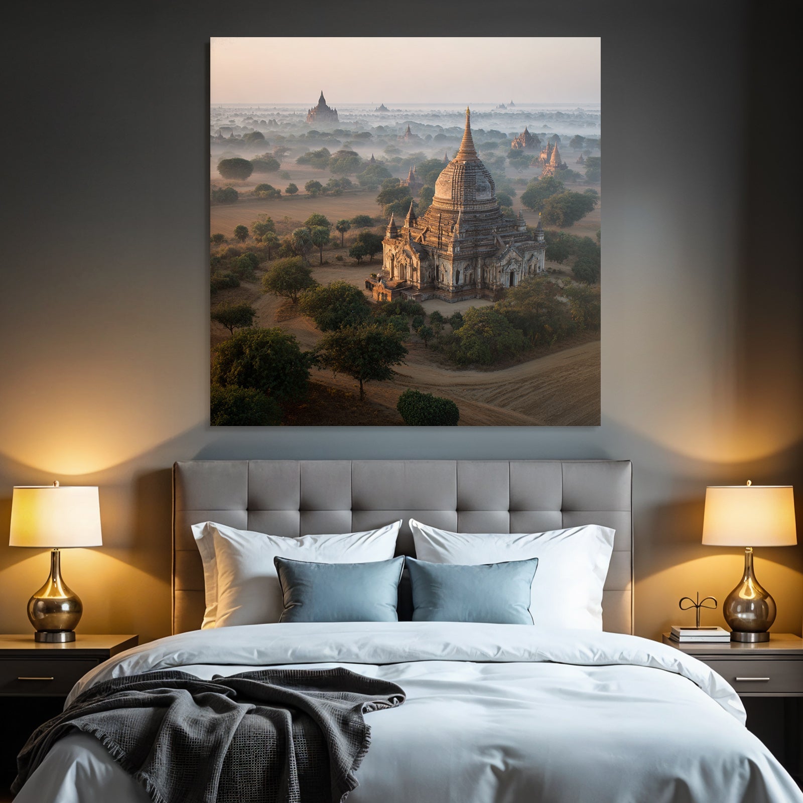 Luftaufnahme Einer Historischen Landschaft Mit Tempeln Und Pagoden In Bagan Im Morgennebel